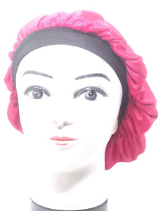 bonnet en satin rouge